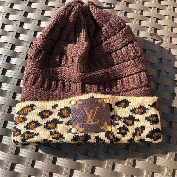 Women’s stocking caps.’s - Picture 3 of 5